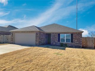 925 W Aiden Drive, Siloam Springs, AR 72761