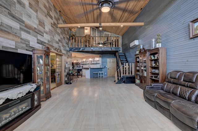 9698 Highway 43, Seneca, MO 64865