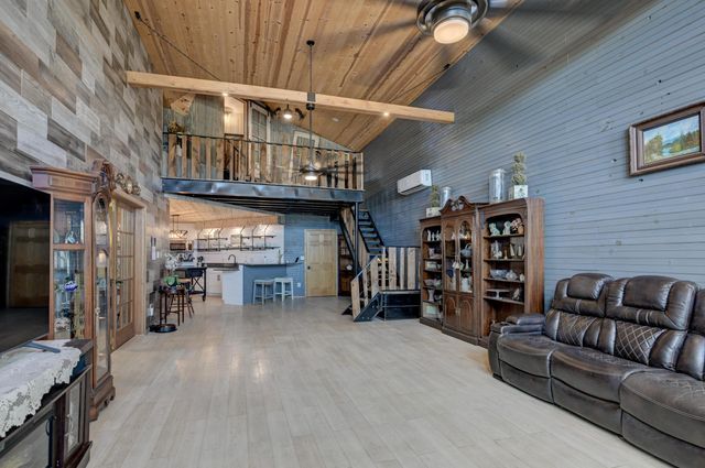 9698 Highway 43, Seneca, MO 64865