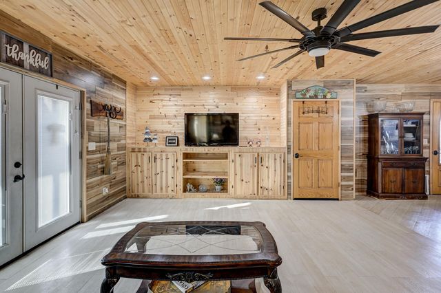 9698 Highway 43, Seneca, MO 64865