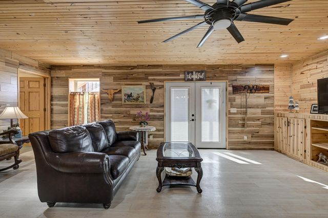 9698 Highway 43, Seneca, MO 64865