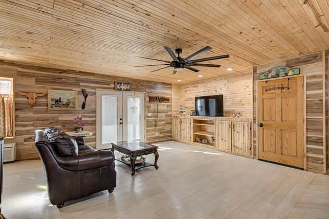 9698 Highway 43, Seneca, MO 64865