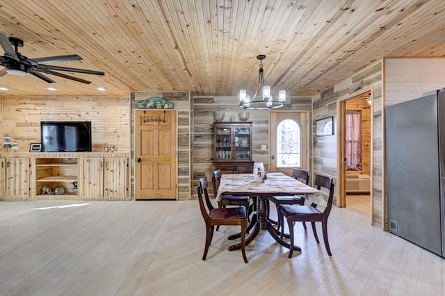 9698 Highway 43, Seneca, MO 64865