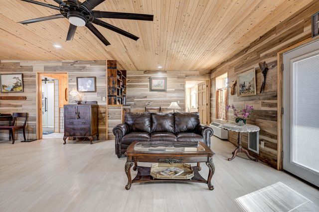 9698 Highway 43, Seneca, MO 64865