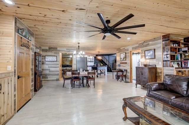 9698 Highway 43, Seneca, MO 64865