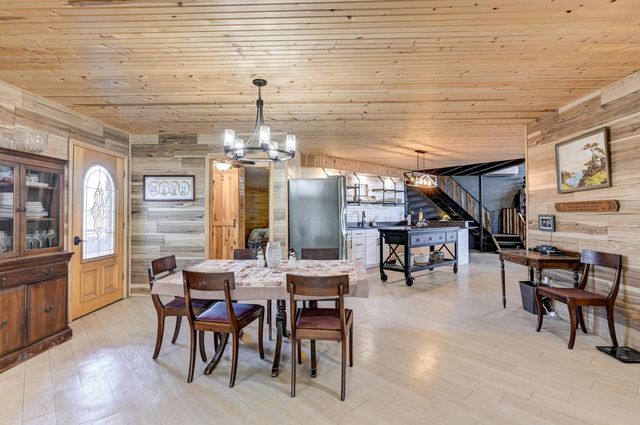 9698 Highway 43, Seneca, MO 64865