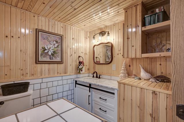 9698 Highway 43, Seneca, MO 64865