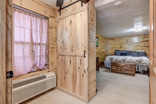 9698 Highway 43, Seneca, MO 64865