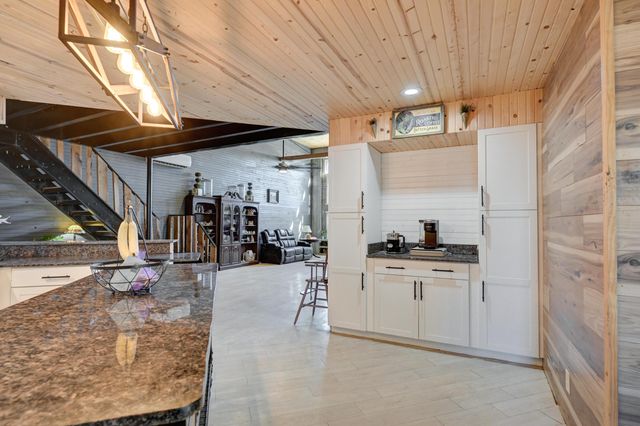 9698 Highway 43, Seneca, MO 64865