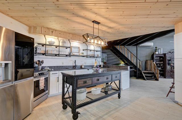 9698 Highway 43, Seneca, MO 64865