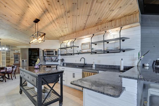 9698 Highway 43, Seneca, MO 64865