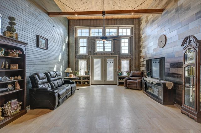 9698 Highway 43, Seneca, MO 64865