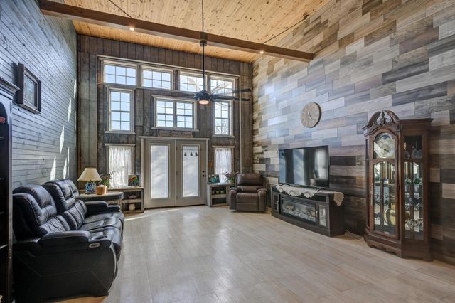 9698 Highway 43, Seneca, MO 64865