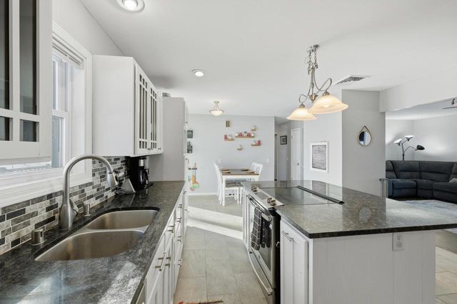 1443 Buena Vista DRIVE, Sun Prairie, WI 53590