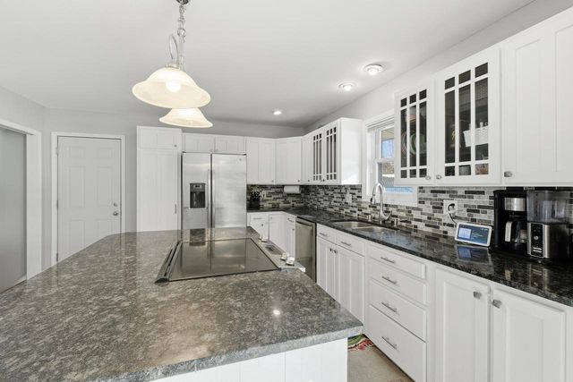 1443 Buena Vista DRIVE, Sun Prairie, WI 53590