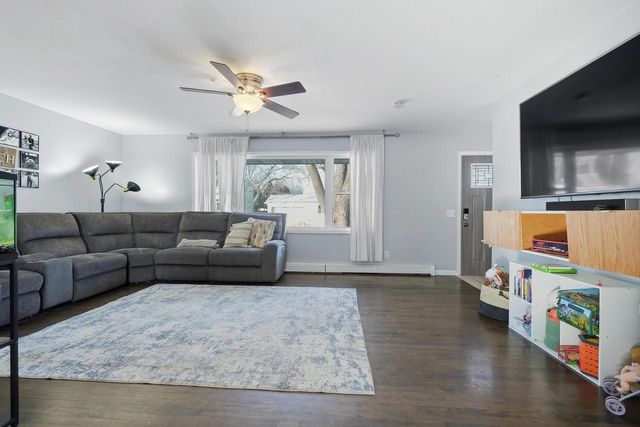 1443 Buena Vista DRIVE, Sun Prairie, WI 53590