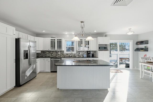 1443 Buena Vista DRIVE, Sun Prairie, WI 53590