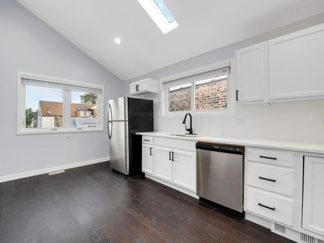 3541 N Damen Avenue, Chicago, IL 60618