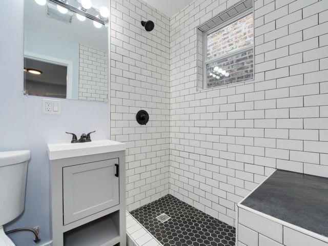 3541 N Damen Avenue, Chicago, IL 60618