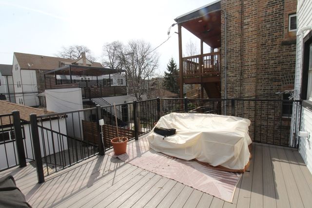 3541 N Damen Avenue, Chicago, IL 60618