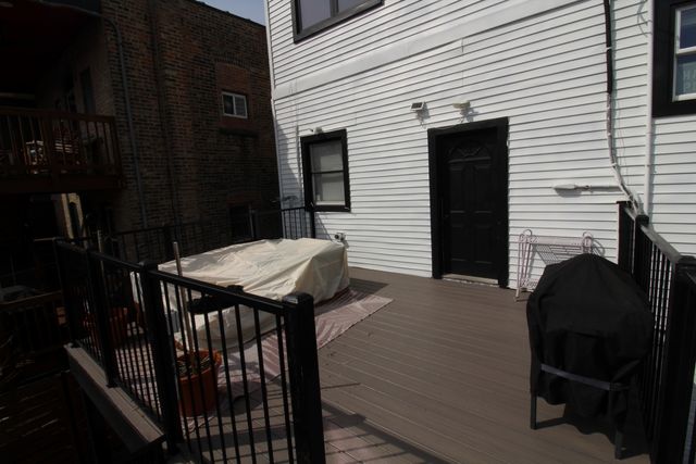 3541 N Damen Avenue, Chicago, IL 60618