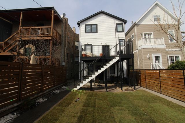 3541 N Damen Avenue, Chicago, IL 60618