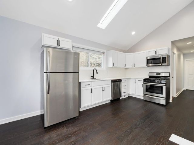 3541 N Damen Avenue, Chicago, IL 60618