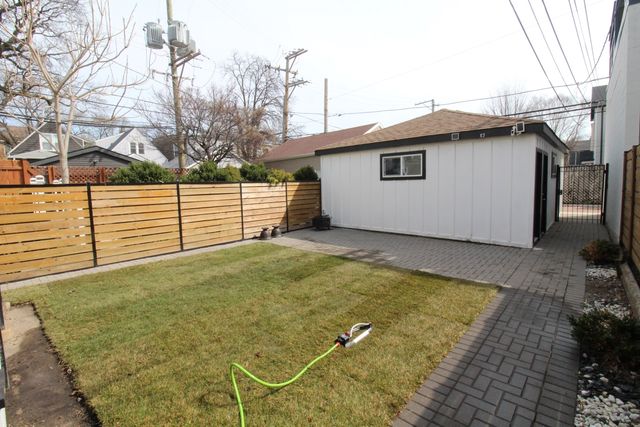 3541 N Damen Avenue, Chicago, IL 60618