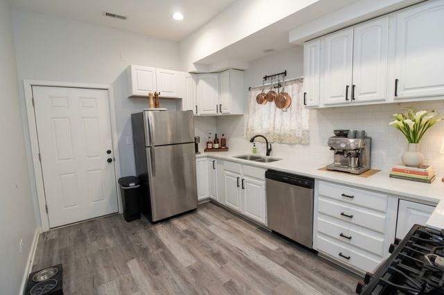 3541 N Damen Avenue, Chicago, IL 60618