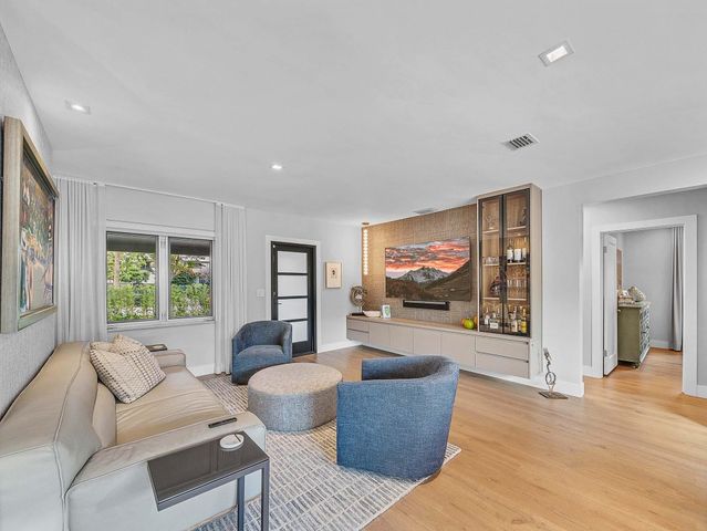 715 N Victoria Park Road, Fort Lauderdale, FL 33304