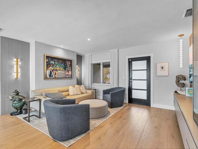 715 N Victoria Park Road, Fort Lauderdale, FL 33304