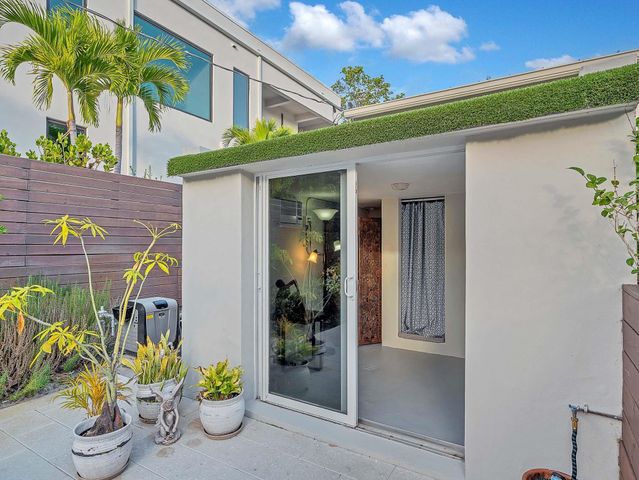 715 N Victoria Park Road, Fort Lauderdale, FL 33304