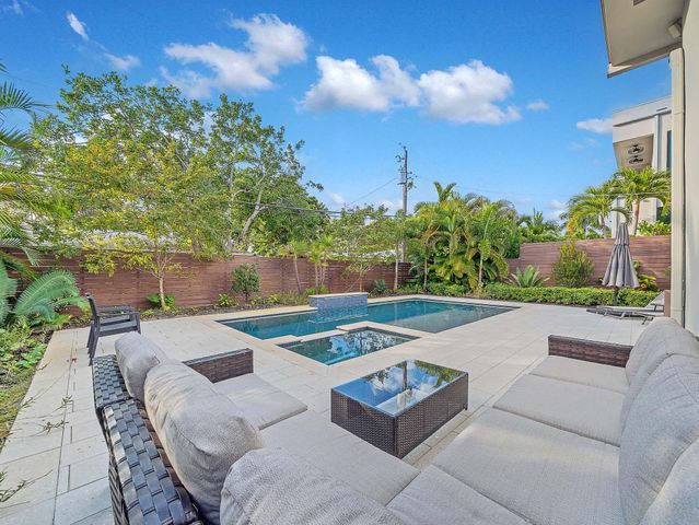 715 N Victoria Park Road, Fort Lauderdale, FL 33304