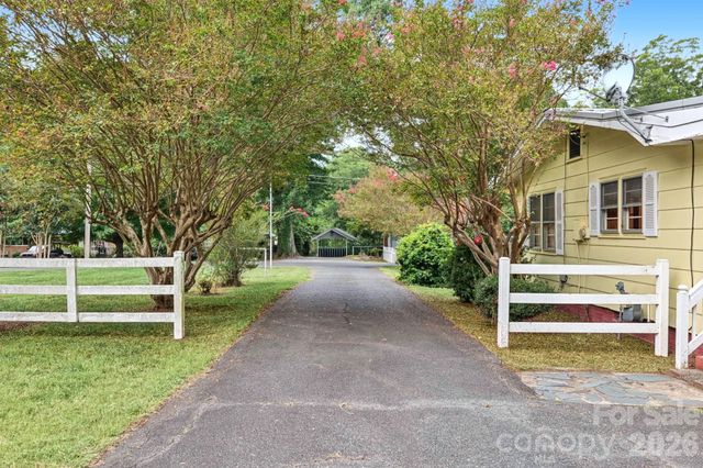 100 Dallas Street, Huntersville, NC 28078