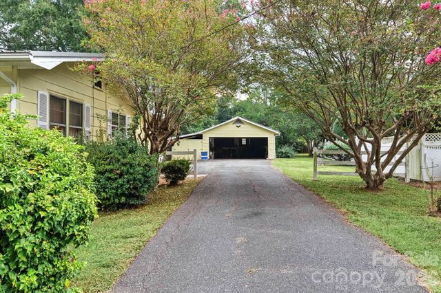 100 Dallas Street, Huntersville, NC 28078