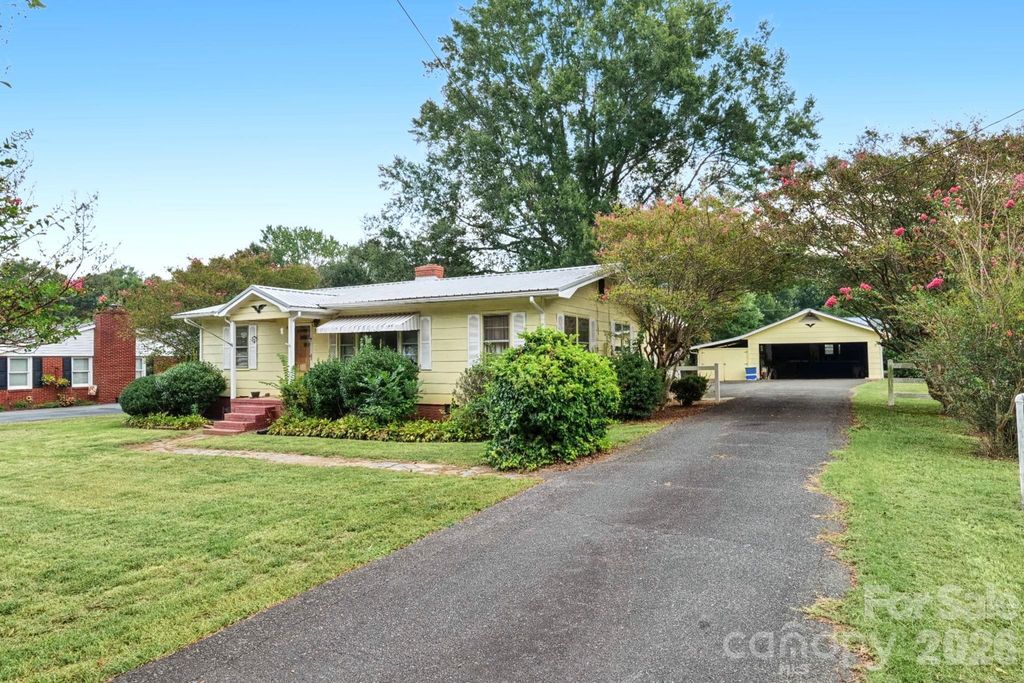 100 Dallas Street, Huntersville, NC 28078