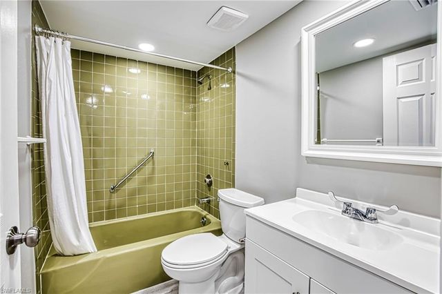 1740 Pine Valley DR 214, Fort Myers, FL 33907