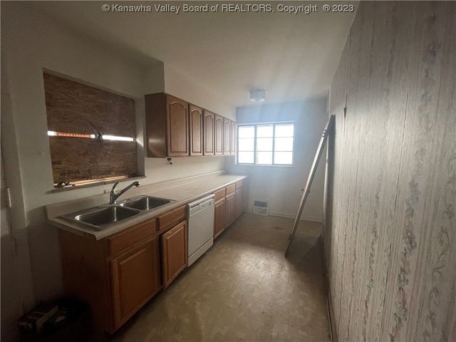 908 Morris Street, Charleston, WV 25301