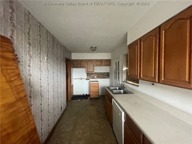 908 Morris Street, Charleston, WV 25301