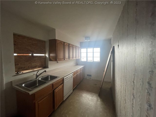 908 Morris Street, Charleston, WV 25301