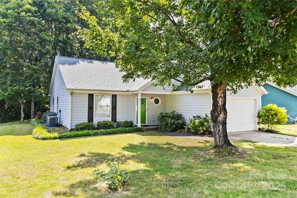 3004 Walsingham Court, Matthews, NC 28105