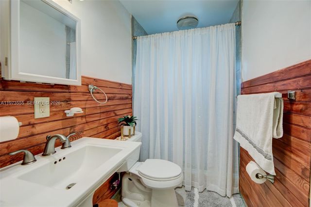 995 NW 74th Ave, Margate, FL 33063