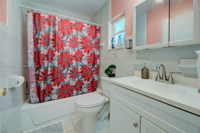 995 NW 74th Ave, Margate, FL 33063