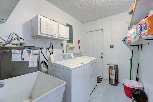 995 NW 74th Ave, Margate, FL 33063