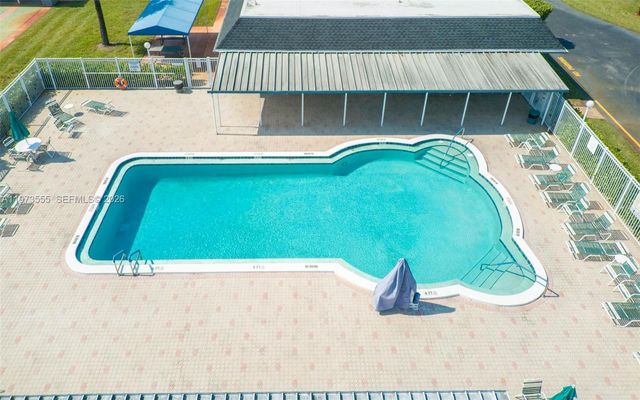 995 NW 74th Ave, Margate, FL 33063