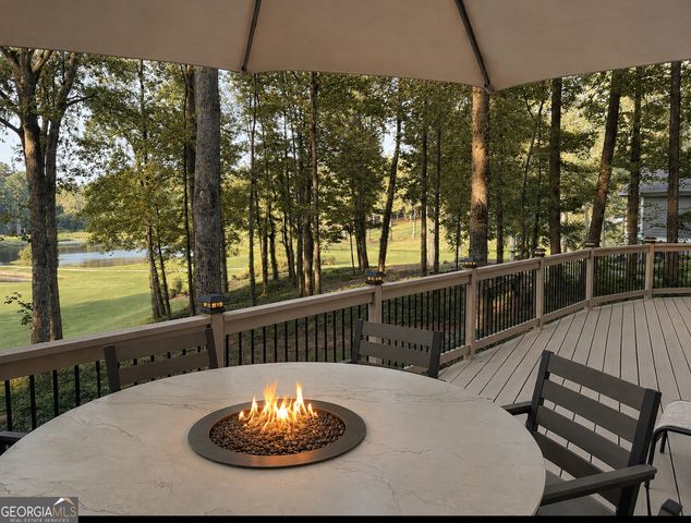6 Oak Point, Newnan, GA 30263