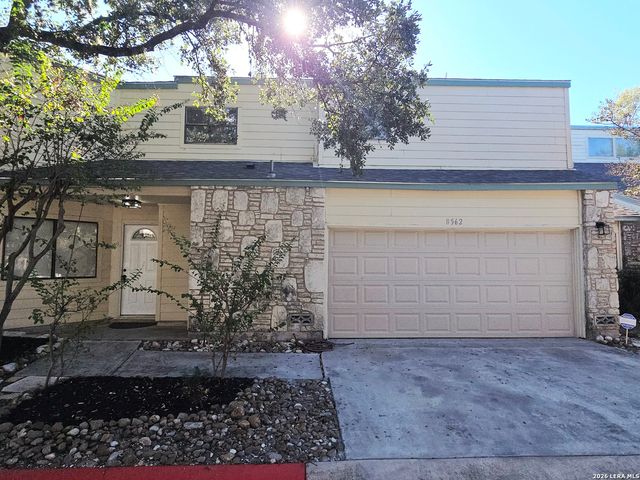 8562 ECHO CREEK LN, San Antonio, TX 78240