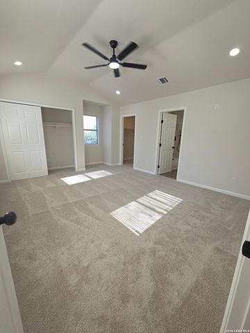 8562 ECHO CREEK LN, San Antonio, TX 78240