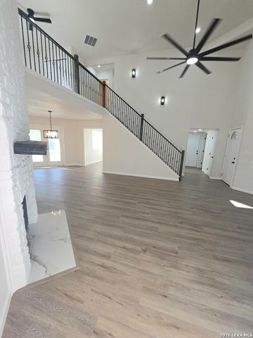 8562 ECHO CREEK LN, San Antonio, TX 78240