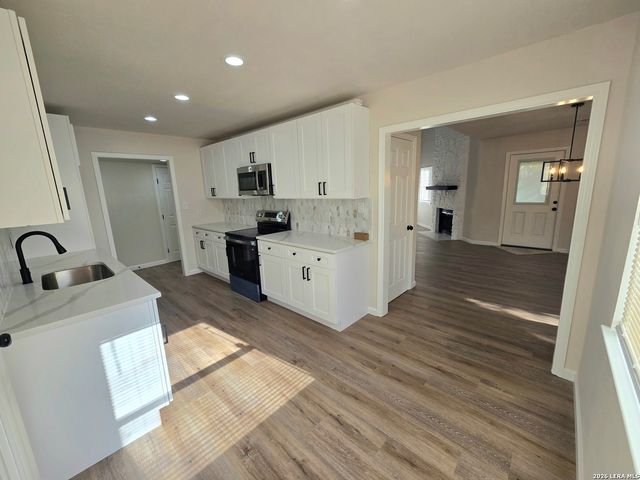 8562 ECHO CREEK LN, San Antonio, TX 78240